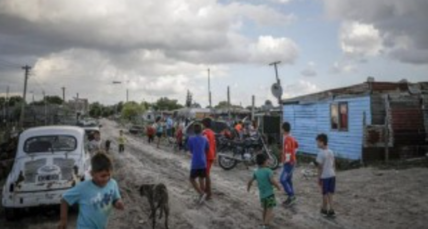 Para no quedar bajo la l&iacute;nea de pobreza una familia tipo necesit&oacute; m&aacute;s de $1.400.000