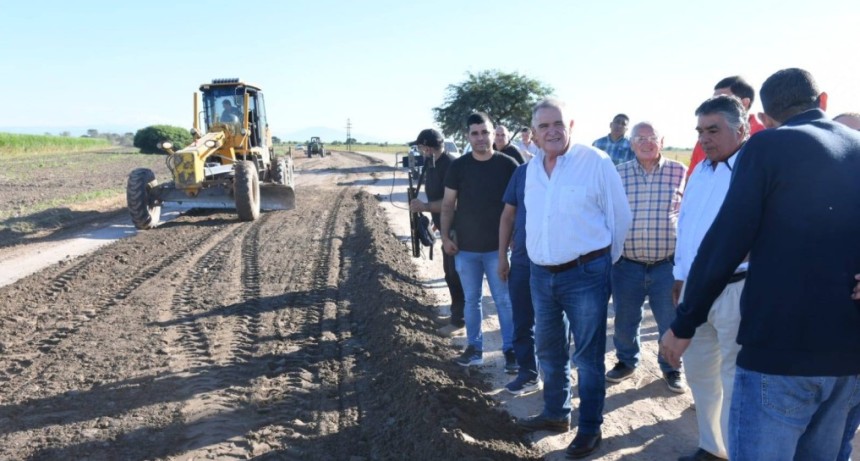 Jaldo supervis&oacute; obras viales y habilit&oacute; alumbrado p&uacute;blico en Los Pereyra