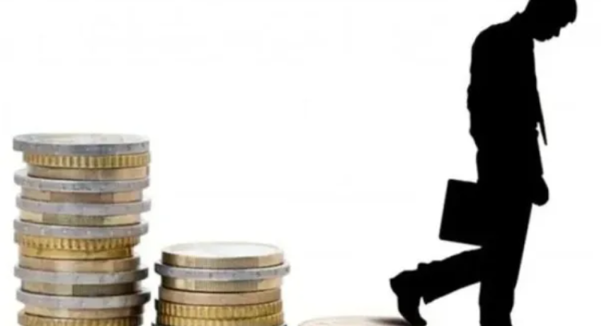 El salario m&iacute;nimo cay&oacute; 40% y est&aacute; en su nivel m&aacute;s bajo en m&aacute;s de 20 a&ntilde;os