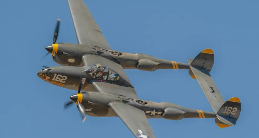 Dos aviones de combate estadounidese chocaron en pleno show