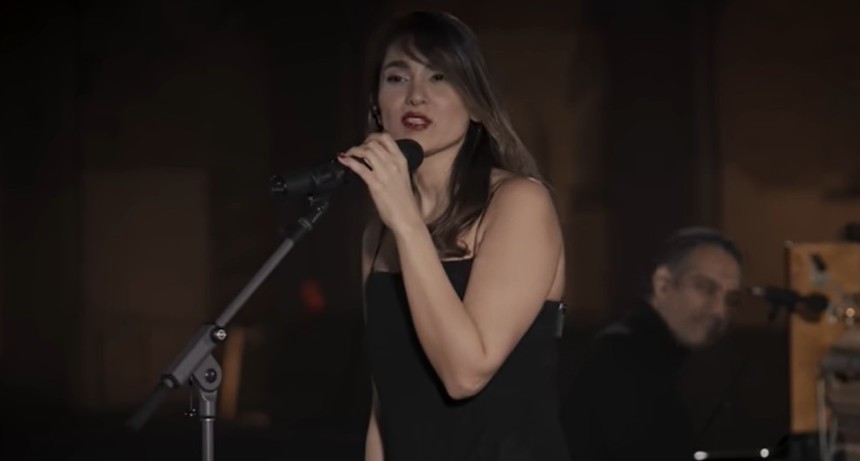 Ir&aacute;n: una cantante fue condenada a 74 latigazos por dar un show sin velo