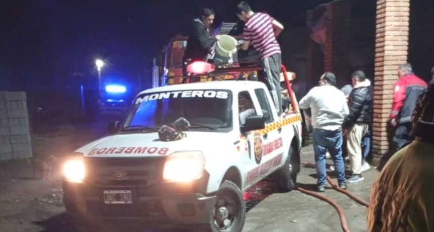 Una familia perdi&oacute; todo en un voraz incendio en Los Sosas