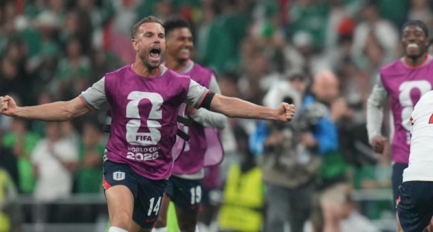 Jordan Henderson en plena celebraci&oacute;n del triunfo de Inglaterra se lesion&oacute; y qued&oacute; fuera del Mundial