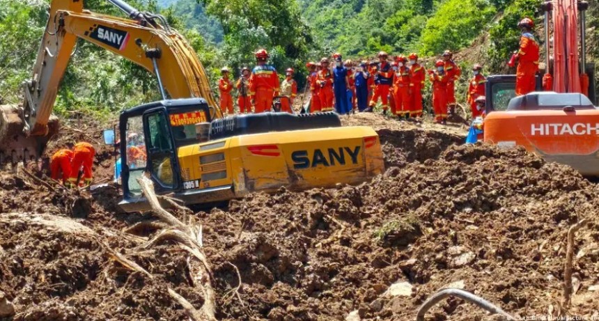 Un deslizamiento de tierra deja 21 muertos en China