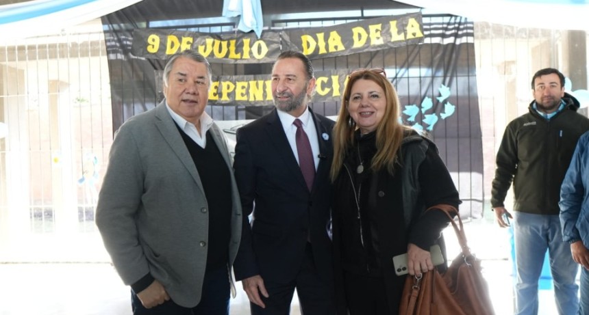 Fernando Juri particip&oacute; del acto por el D&iacute;a de la Independencia en la Escuela Emilio Castelar