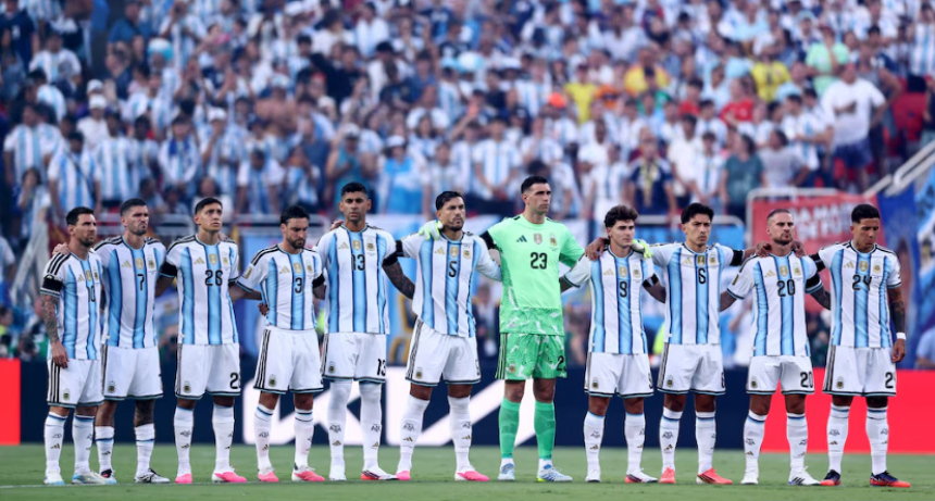 La formaci&oacute;n de la Scaloneta para enfrentar a Inglaterra en la semifinal del Mundial 2026