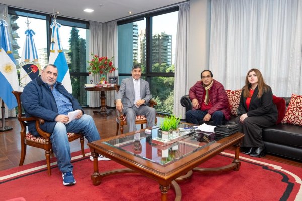 Acevedo se reuni&oacute; con referentes de gremios estatales y municipales