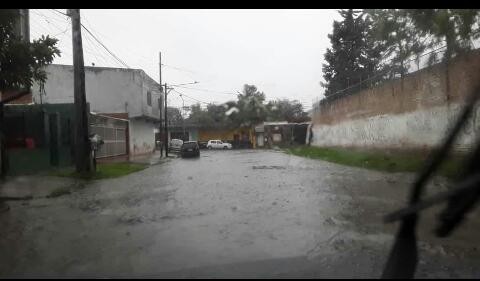 Familias afectadas por la tormentas son asistidas por el Estado