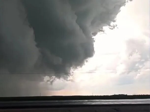 Un tornado fue registrado por un automovilista en Mar Chiquita