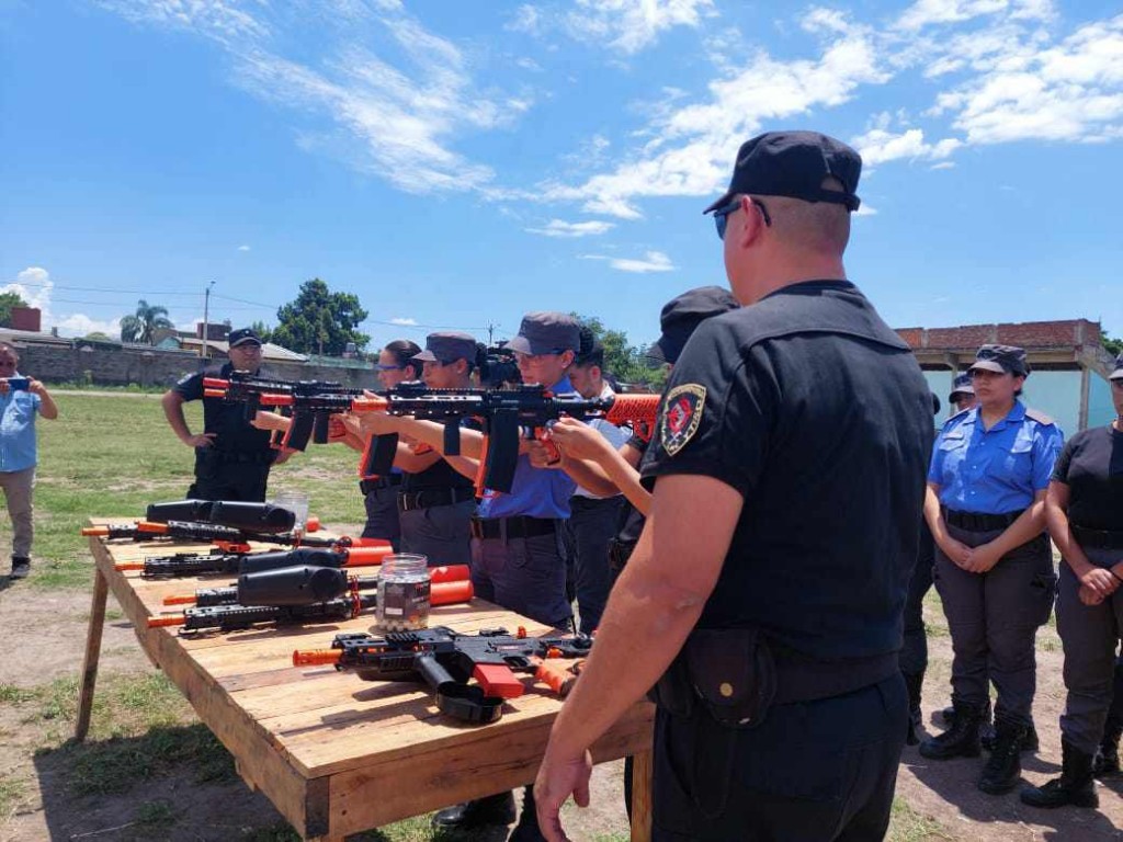 Capacitan a empleados penitenciarios de Delfín Gallo en el uso de armas menos letales