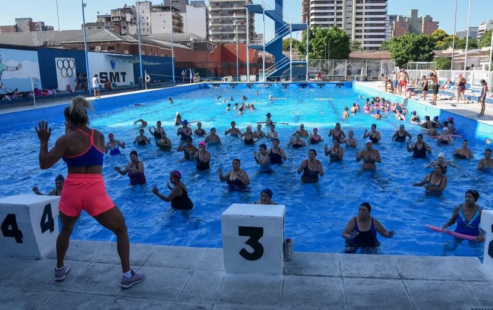 Verano 2025: ofrecen clases de Aquagym en el Complejo Ledesma