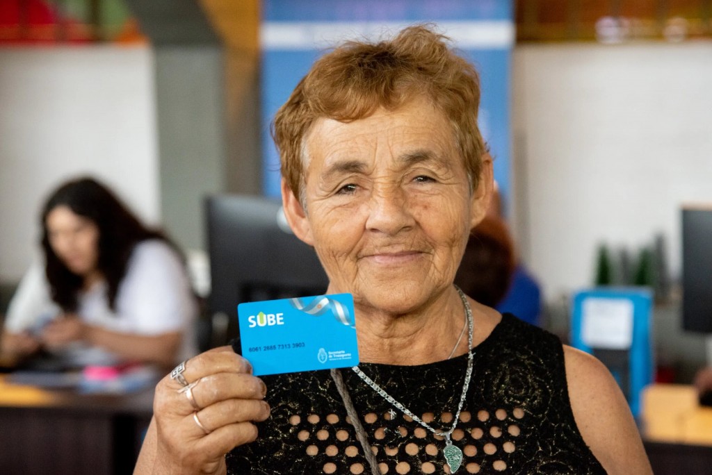 A un mes de su lanzamiento, la Municipalidad ya entregó más de 50.000 tarjetas SUBE a beneficiarios sociales