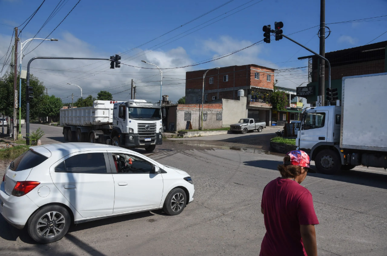 Nuevo complejo semaforizado en avenida Francisco de Aguirre y Viamonte