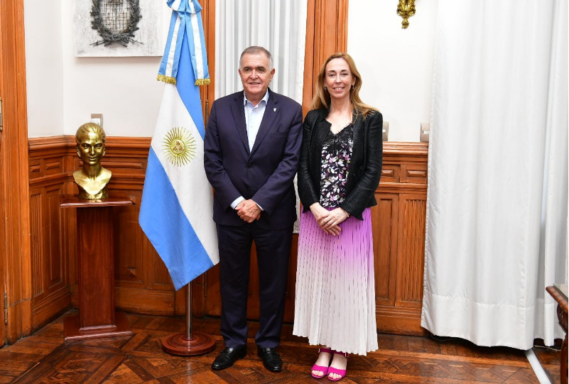 Jaldo recibió a la representante de la OPS en Argentina, Eva Jané Llopis