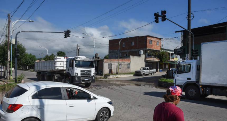 Nuevo complejo semaforizado en avenida Francisco de Aguirre y Viamonte