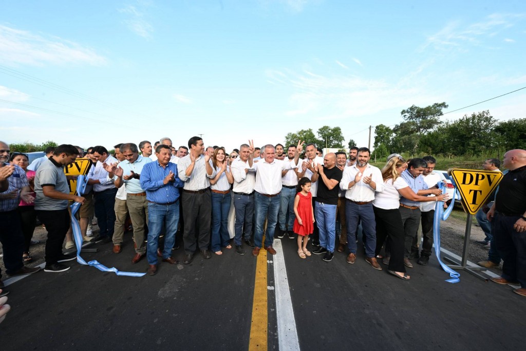 El Gobernador habilitó obras de repavimentación e iluminación sobre la Ruta Provincial 325