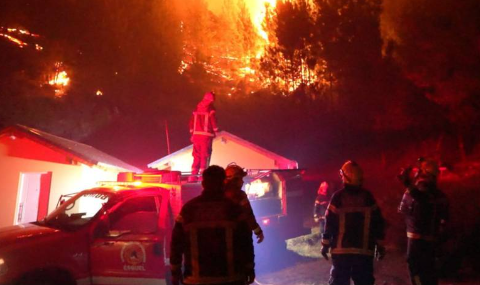 Santiago del Estero aportó el avión hidrante más grande de Latinoamérica para reforzar el combate de incendios en Chubut