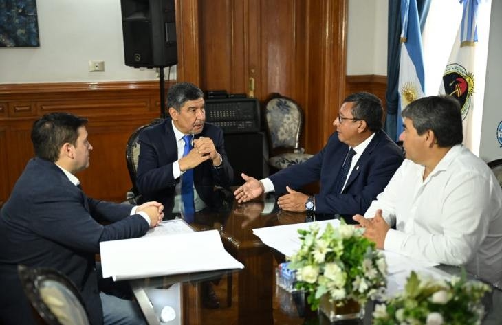 Acevedo recibió a comisionados comunales que presentaron obras para el interior