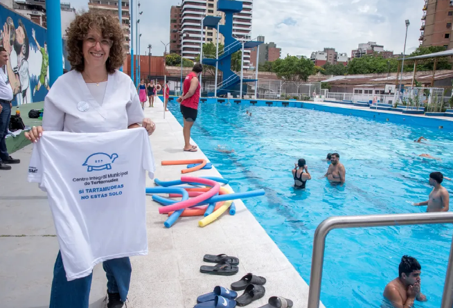 Los pacientes del Centro Municipal de Tartamudez cuentan con un espacio de inclusión y aprendizaje en la pileta del Complejo Ledesma