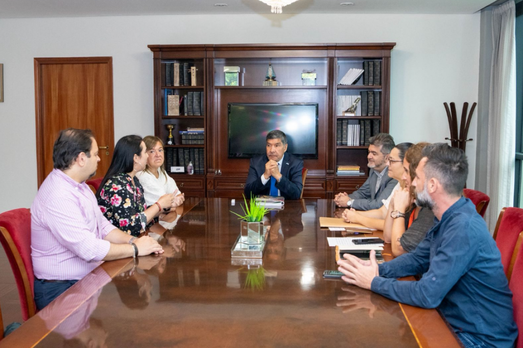 Acevedo recibió a representantes de la Orquesta Estable de Tucumán
