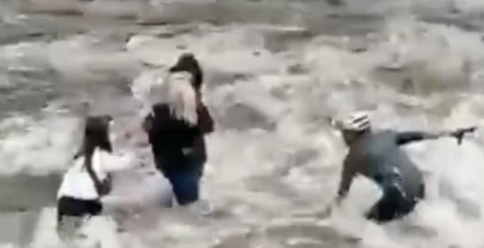 Ministro de Turismo de San Luis rescató a dos mujeres en un arroyo: 