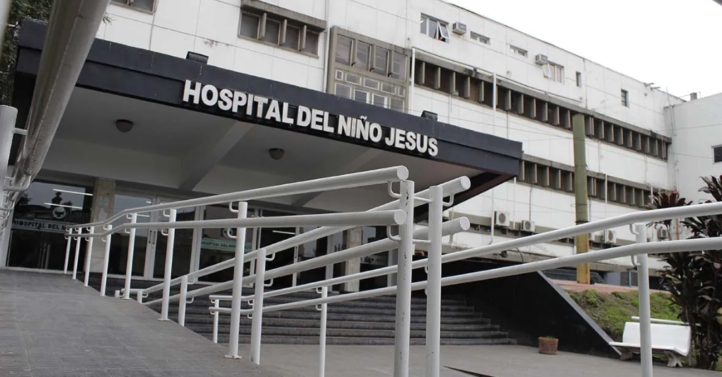 Tiene un año y lucha por su vida tras ahogarse en una pileta en Carbón Pozo