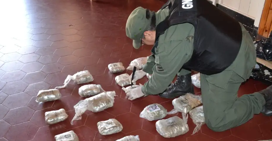 Ruta 38: gendarmería encontró marihuana oculta en un micro de larga distancia