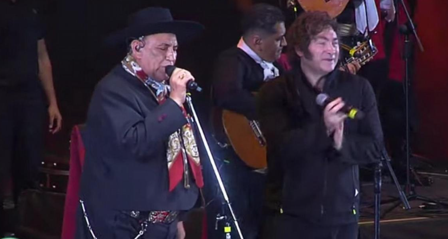 Tras la "actuación" de Milei con el Chaqueño Palavecino en Córdoba, llegaron las críticas