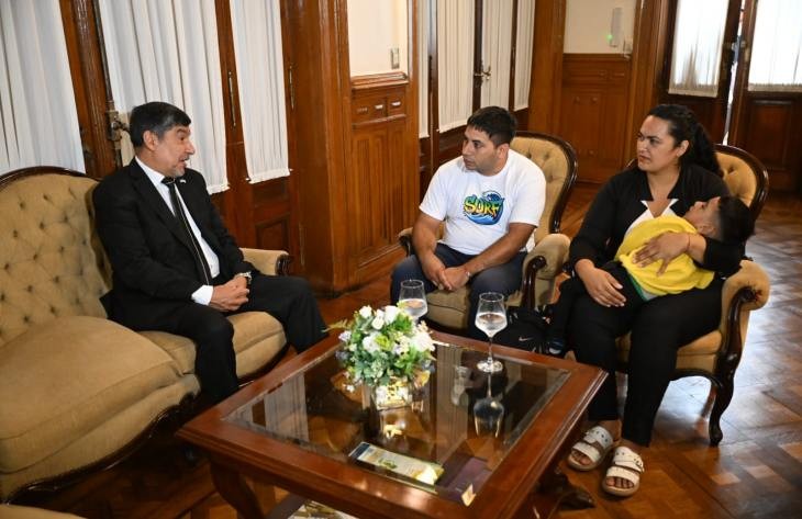 Acevedo recibió a la familia de Valentino para apoyar su tratamiento en México