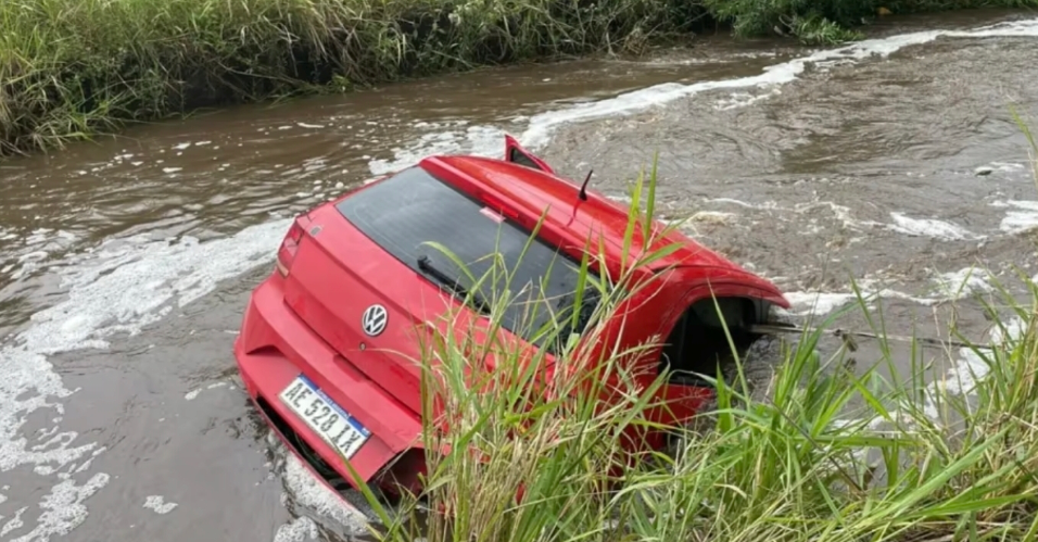 Un auto cayó a un canal en Los Ralos y fallecieron tres personas