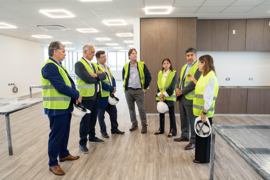 Acevedo recorrió las obras del nuevo Centro Logístico Sostenible de Fríos del Norte