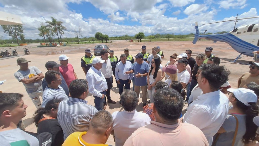 Tras las lluvias Jaldo supervisó las zonas inundadas