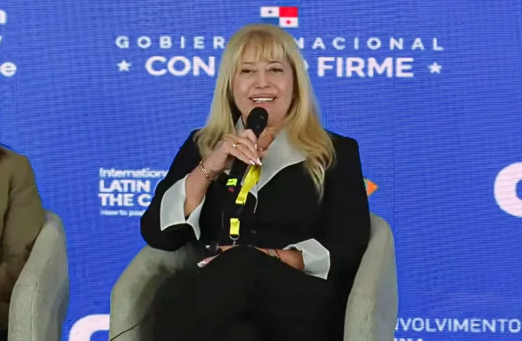 Rossana Chahla llevó la experiencia de San Miguel de Tucumán al Foro Económico de la CAF en Panamá