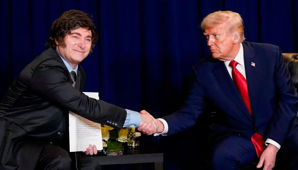 Milei negó las versiones sobre un acuerdo con Trump para recibir deportados