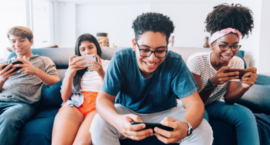 Redes sociales, la gran preocupación de los padres en el mundo