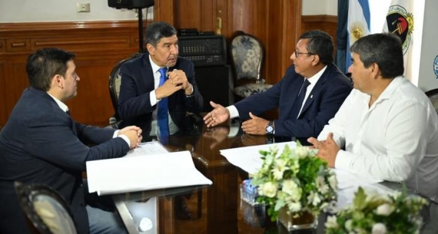Acevedo recibió a comisionados comunales que presentaron obras para el interior