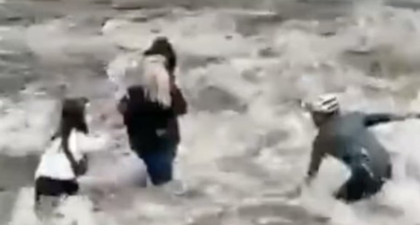 Ministro de Turismo de San Luis rescató a dos mujeres en un arroyo: 