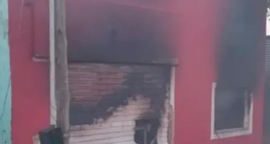 Una mujer y sus dos pequeñas hijas murieron al incendiarse su casa