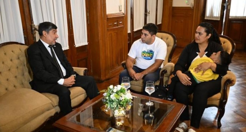 Acevedo recibió a la familia de Valentino para apoyar su tratamiento en México