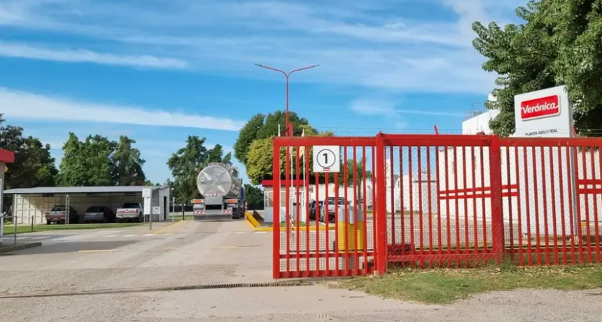 Empresa láctea frenó todas sus plantas: cheques sin fondos y empleados toman instalaciones