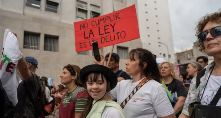 Juez ordena al Gobierno cumplir con la Ley de Emergencia en Discapacidad