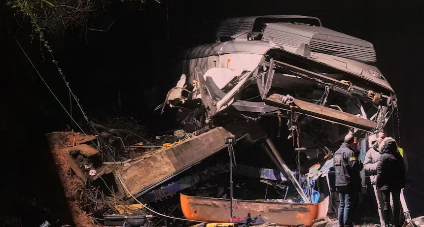 Descarrilaron dos trenes en España: hay un muerto y más 37 heridos