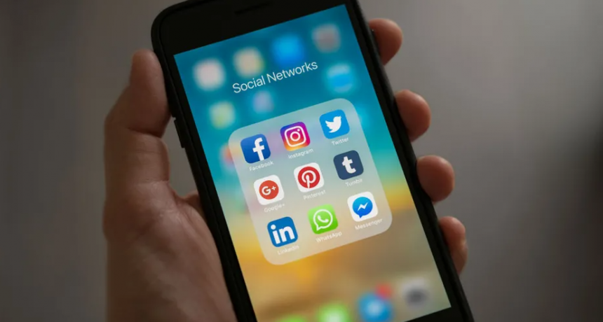 Envió fotos íntimas por Facebook y lo extorsionaron