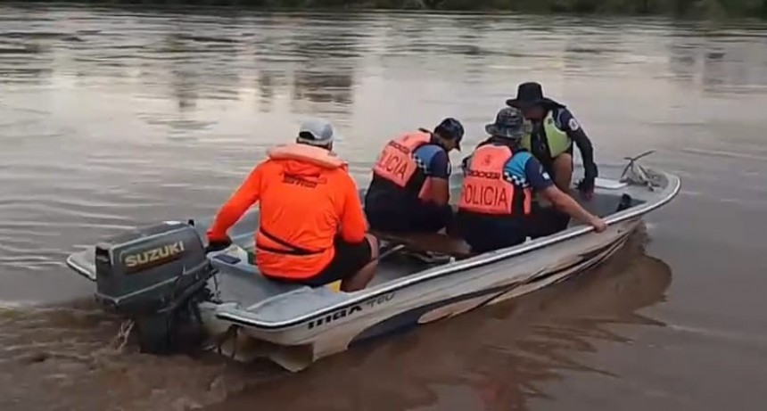 Hallan un cuerpo en el río Salí mientras sigue la búsqueda de un pescador