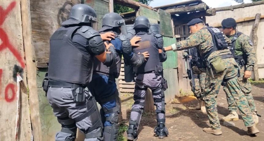 Entrenan a los nuevos integrantes de la fuerza especial del Servicio Penitenciario