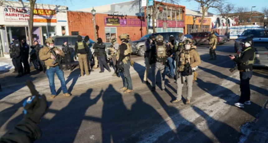 Agentes de inmigración de EE.UU. intentan acceder al consulado de Ecuador