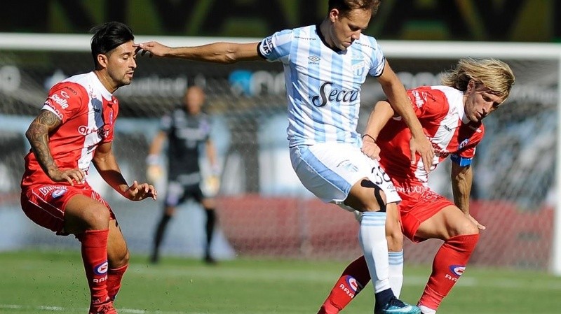 Atl&eacute;tico Tucum&aacute;n y Argentinos Juniors, por Rivadavia 