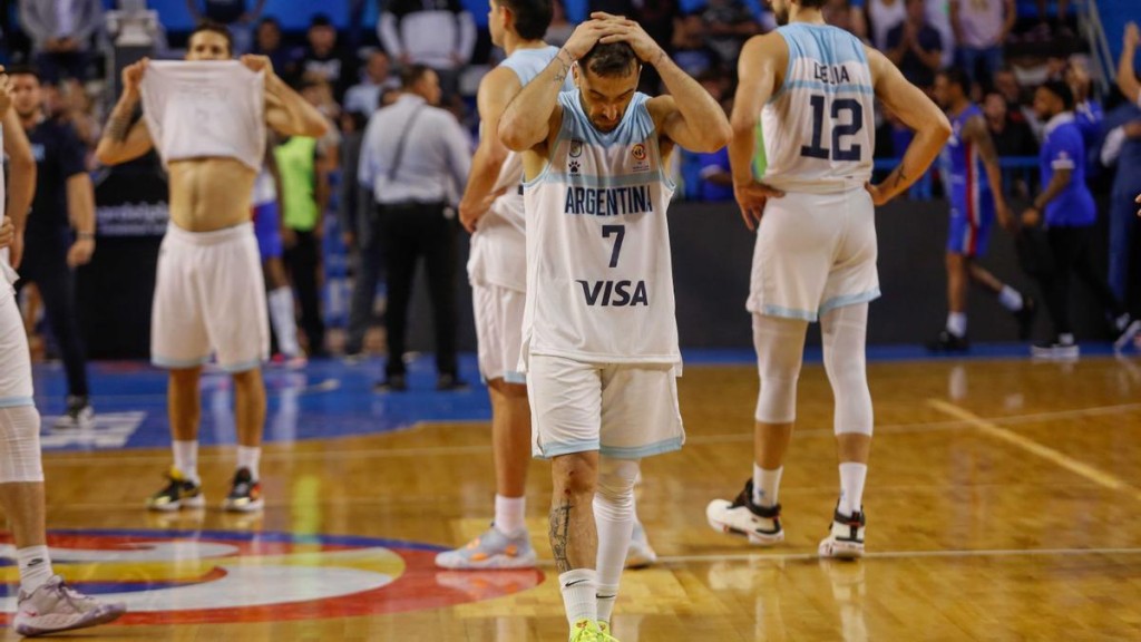 Tristeza y desazón en la Selección Argentina tras quedar fuera del Mundial de básquet: 
