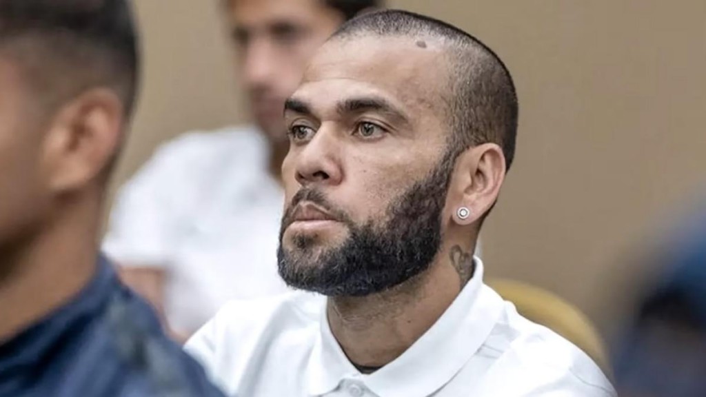 Dani Alves condenado a cuatro años y medio de cárcel por la violación a su mujer