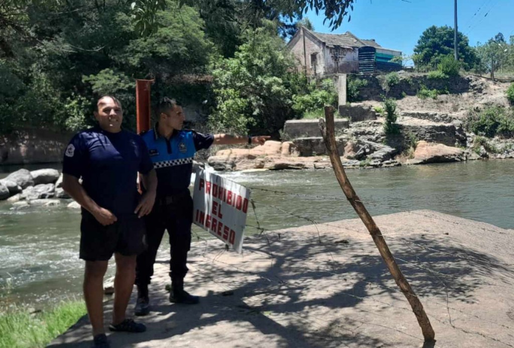 Rescataron a una niña que se ahogaba en el Río Loro